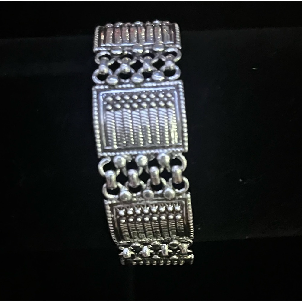 Beautiful 925 Sterling Silver handmade in México stamped 925. Brand new